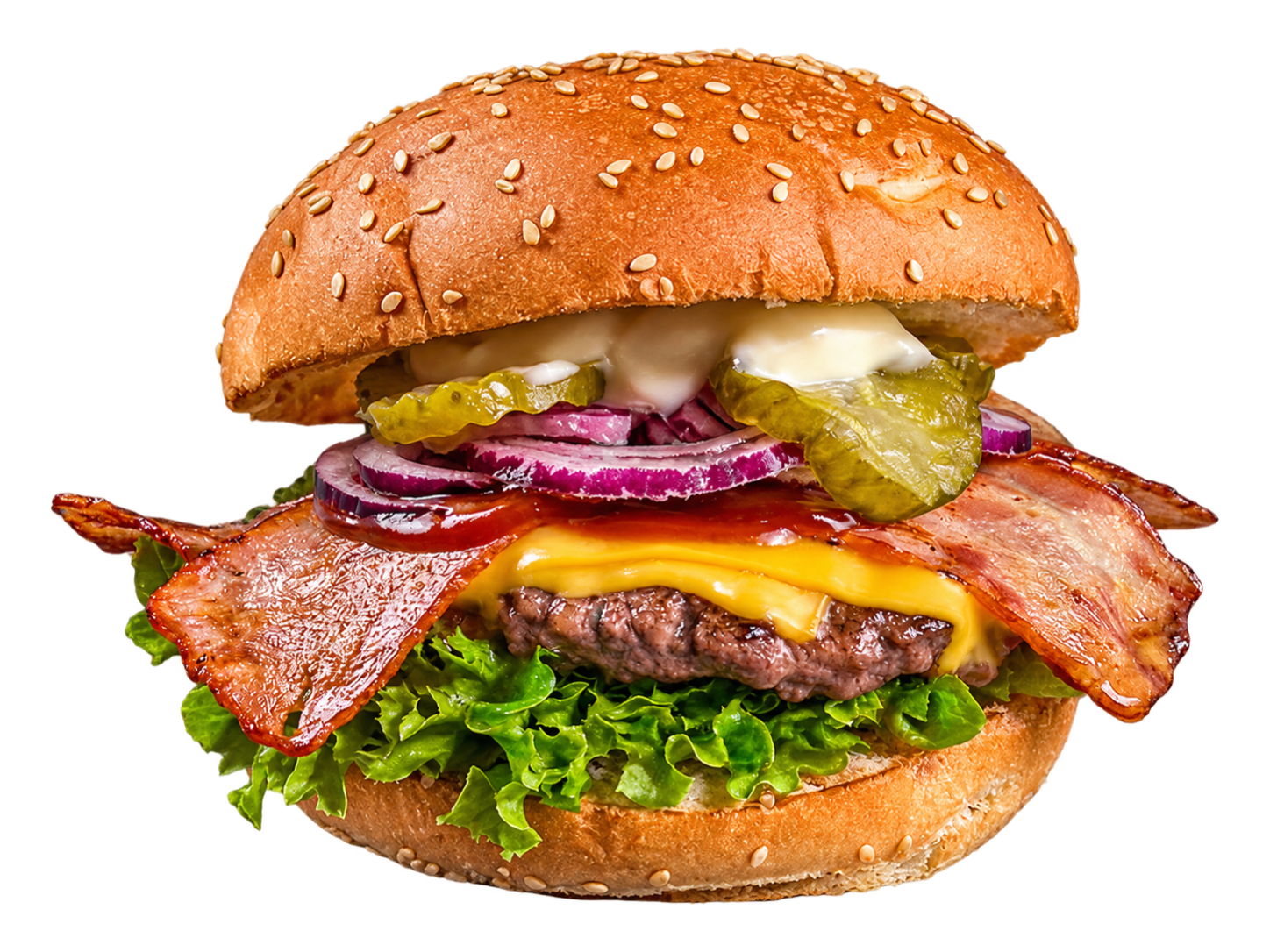 BBQ Burger mit Rindfleisch-Patty, Cheddar, Truthahn-Bacon, roten Zwiebeln, Gurken und Salat im Sesam-Bun