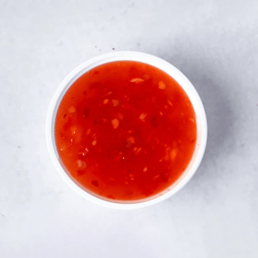 Schälchen mit Sweet-Chili-Sauce